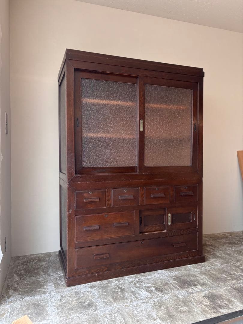 古い水屋箪笥　食器棚　ガラス棚　本棚　ガラスケース　箪笥 和家具　天然木