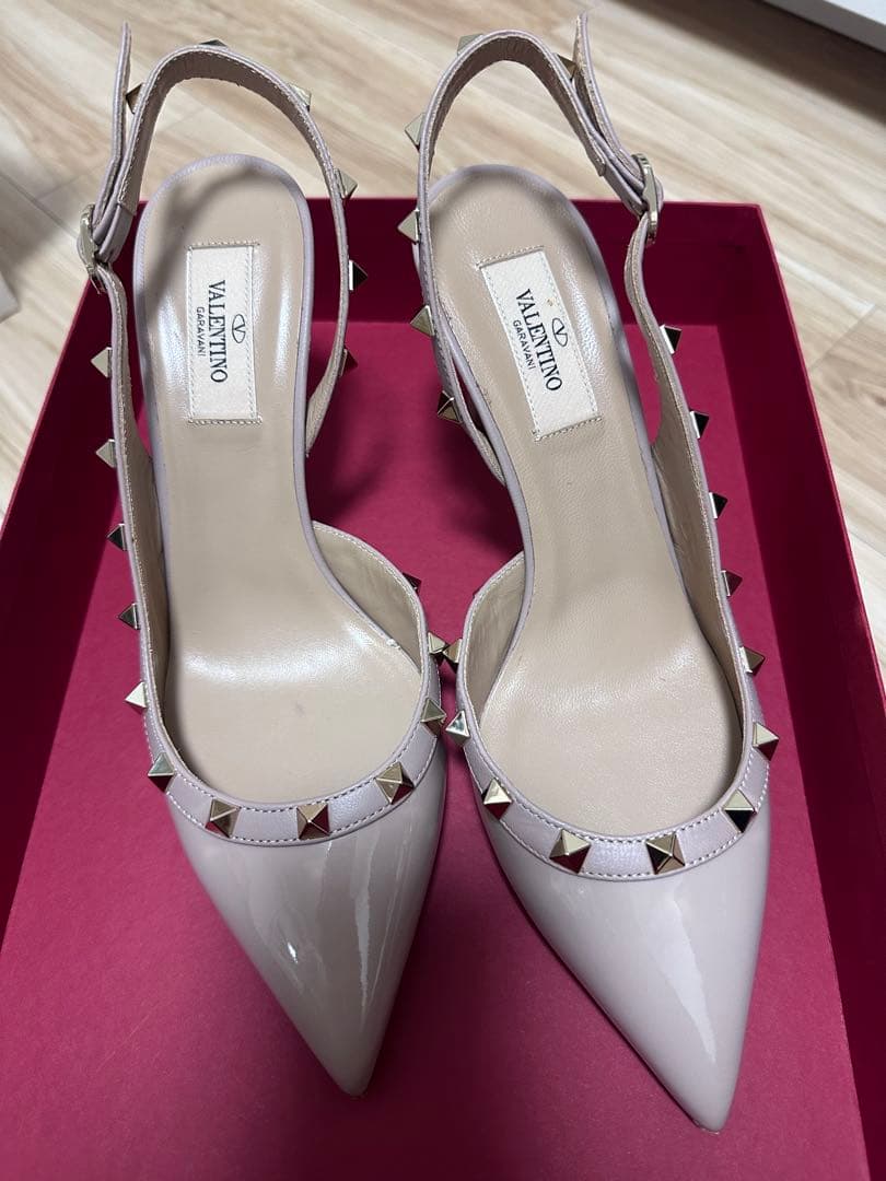VALENTINO スタッズ付きハイヒールパンプス