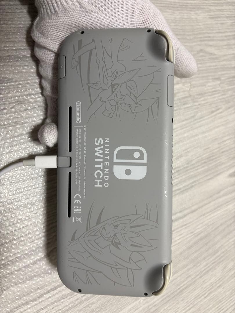 Nintendo Switch Lite ポケモンモデル