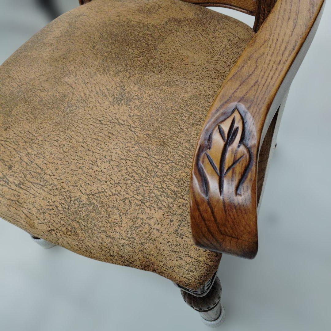 A クラシックスタイル 木製アームチェア ヴィンテージ アンティーク家具