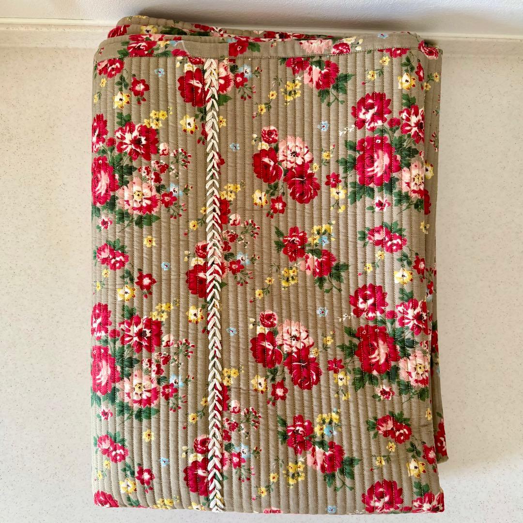 【未使用品】ハグオーワー Redアンティークフラワー キルティングブランケット