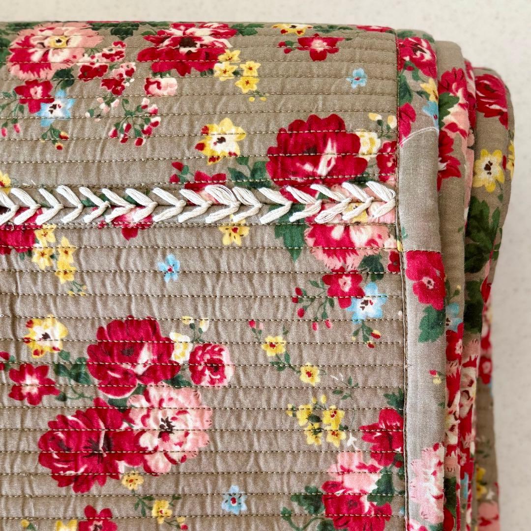 【未使用品】ハグオーワー Redアンティークフラワー キルティングブランケット