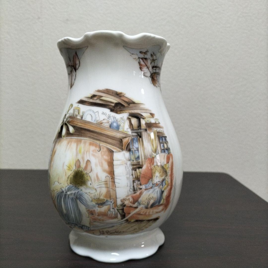 【廃盤品】ロイヤルドルトン　ブランブリーヘッジ　フラワーベース　Winter冬