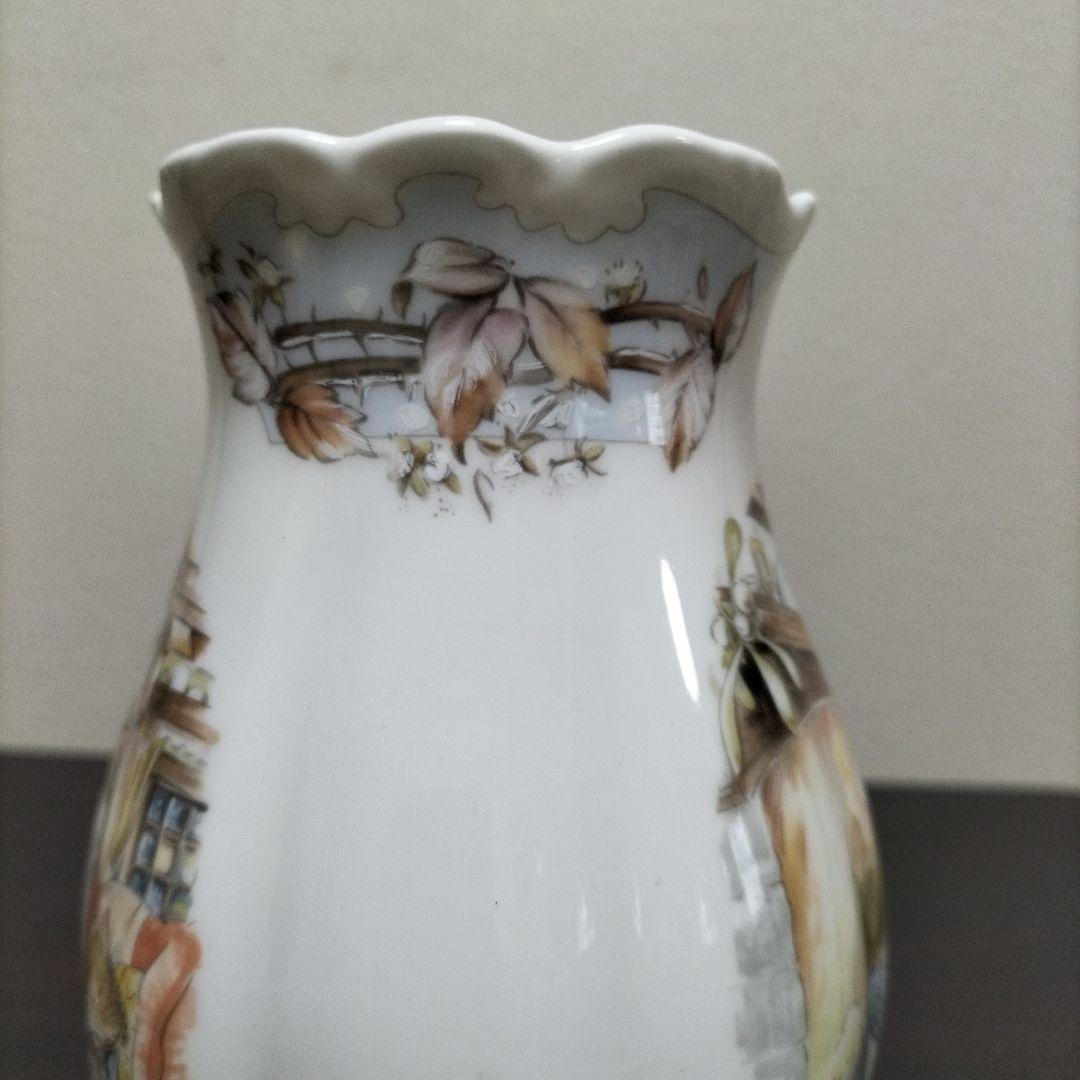 【廃盤品】ロイヤルドルトン　ブランブリーヘッジ　フラワーベース　Winter冬