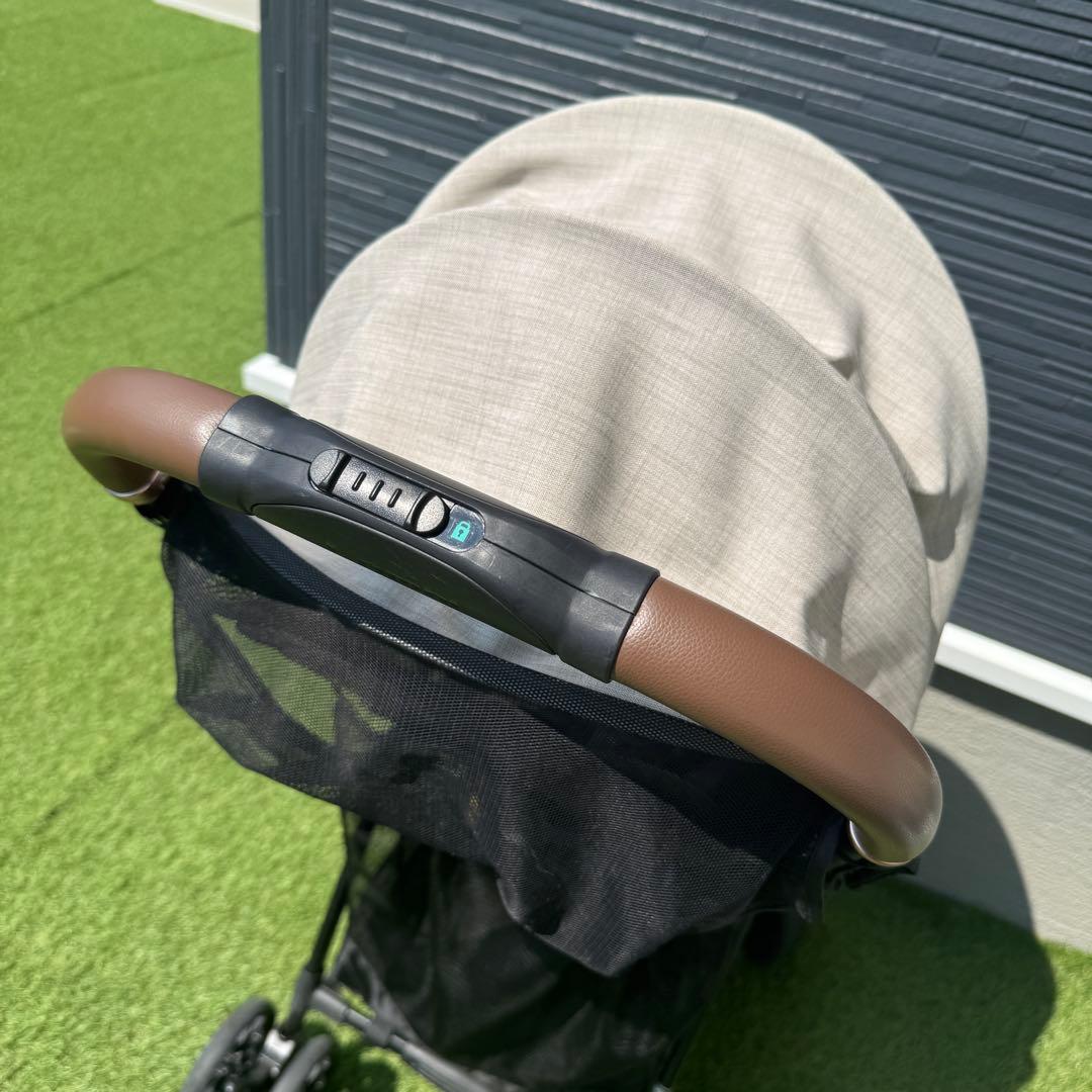 現行モデル　美品　コンビ アクビィプラス AO ベビーカー