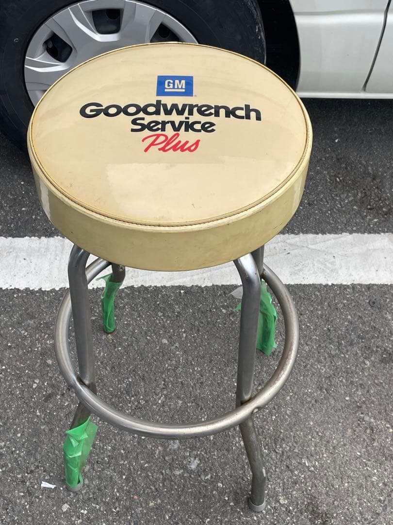 Goodwrench Service Plus スツール