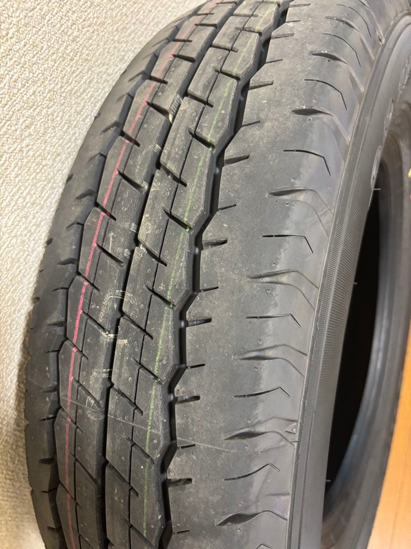 ハイエース　タイヤ　新車外し　②2本分　195/80R 新車外し　ダンロップ