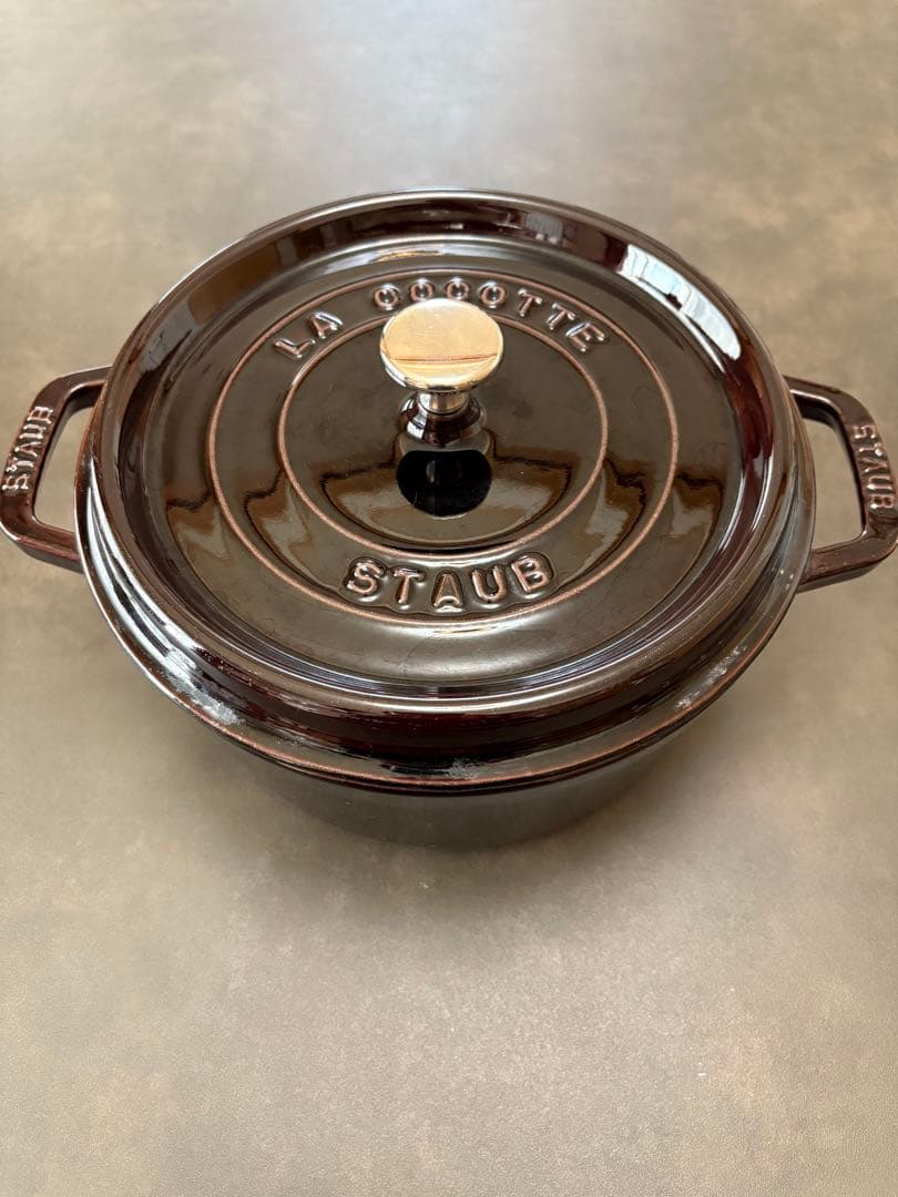 【最終値下げ】STAUB ラウンド 24センチ 廃盤色オーベルジン　ナス色