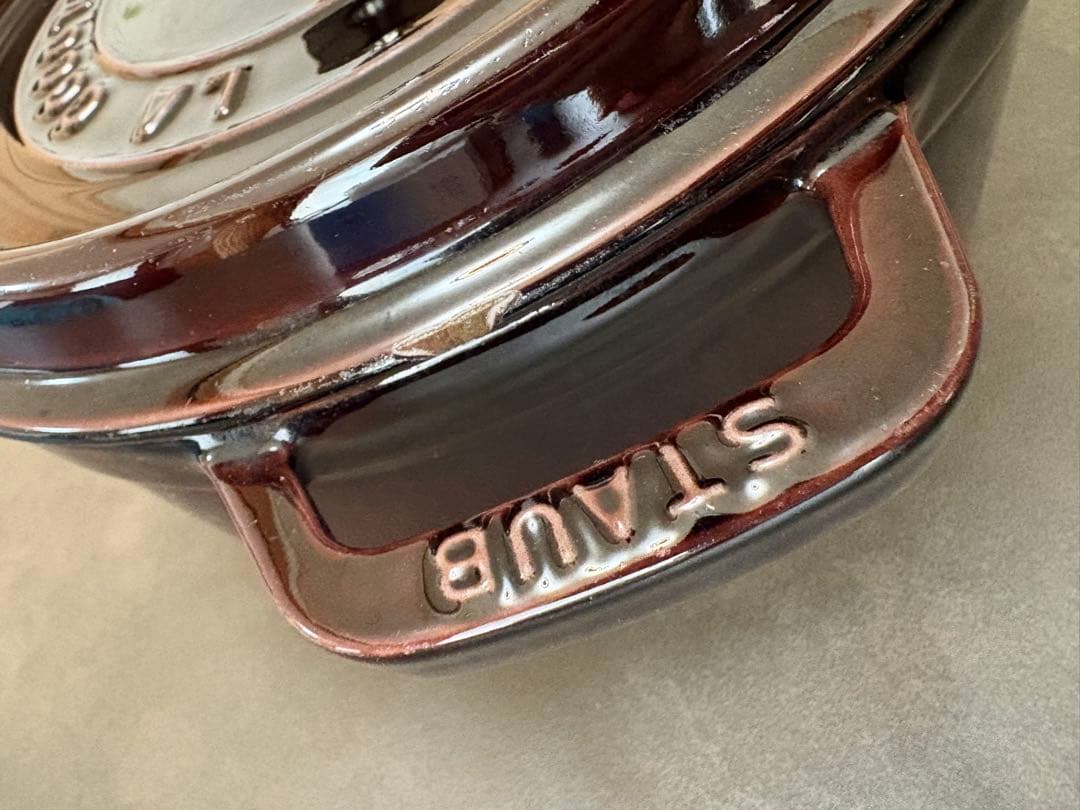 【最終値下げ】STAUB ラウンド 24センチ 廃盤色オーベルジン　ナス色