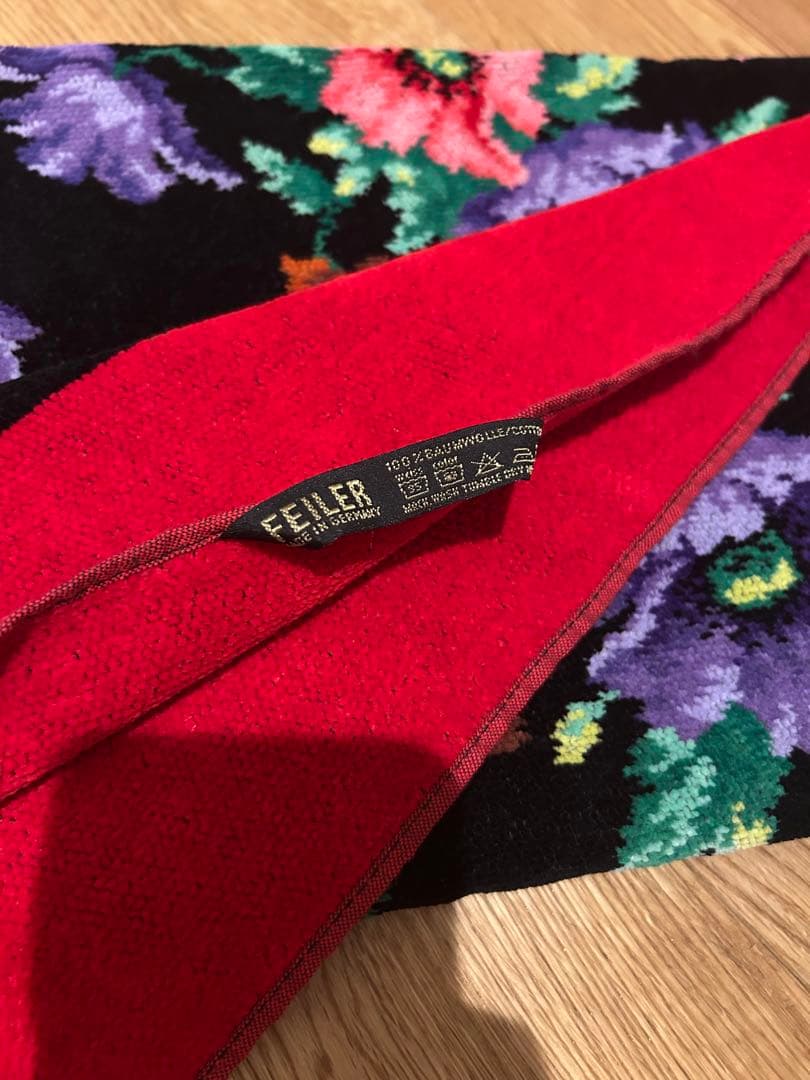 FEILER 花柄バスタオル 黒×紫、黒×赤