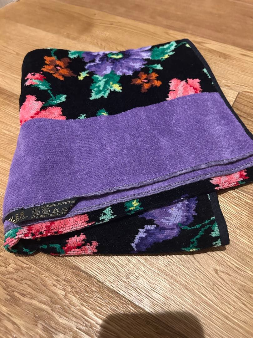 FEILER 花柄バスタオル 黒×紫、黒×赤