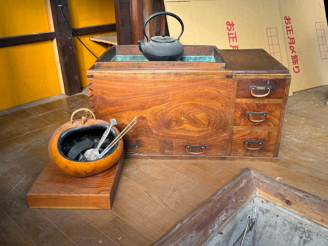 長火鉢　猫板付　欅　玉杢