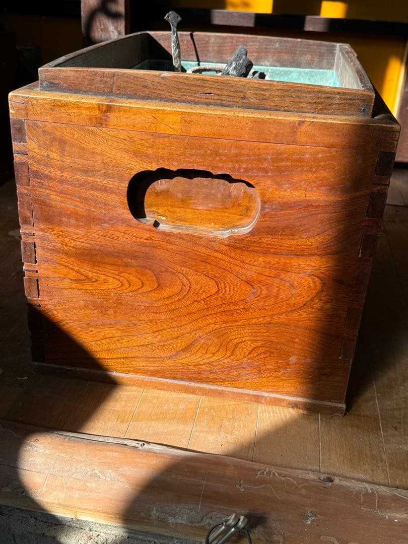 長火鉢　猫板付　欅　玉杢