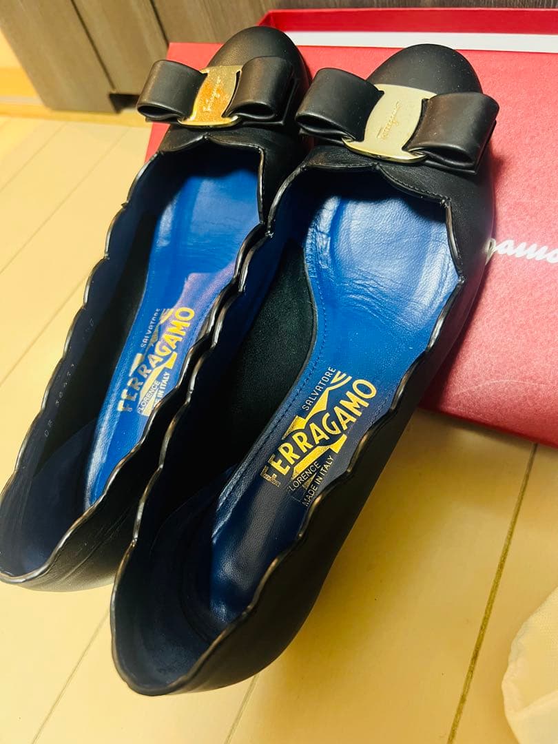 Salvatore Ferragamo ブラック フラットシューズ