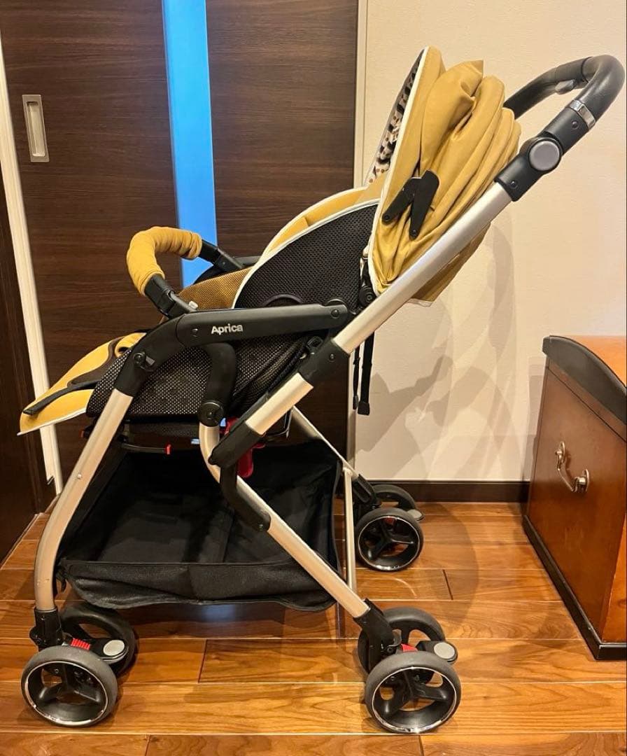 [送料無料 美品]Apricaベビーカーオプティアクッション　マスタードゴールド