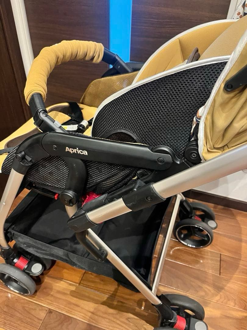 [送料無料 美品]Apricaベビーカーオプティアクッション　マスタードゴールド