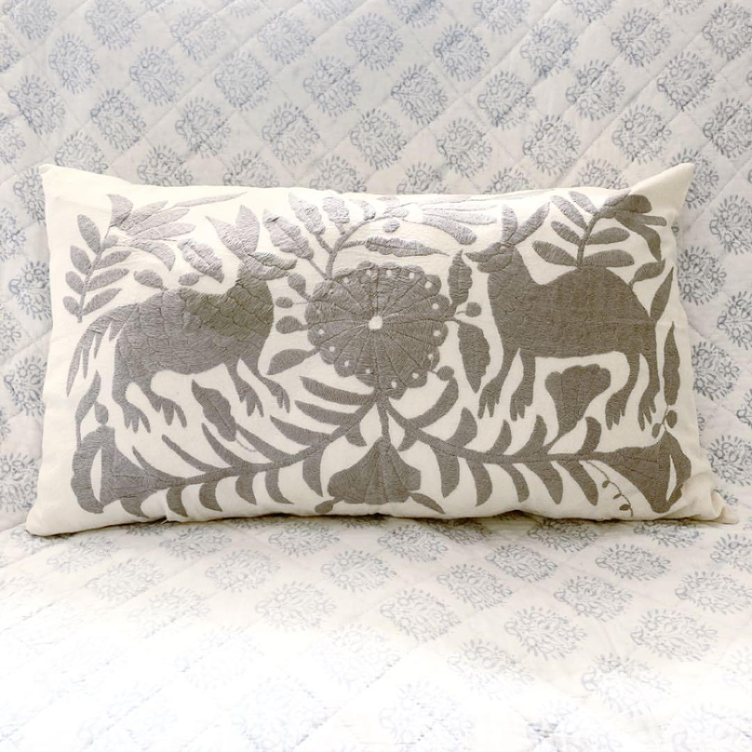 新品＊クッションカバー＊大きい＊グレー＊動物＊植物＊花＊オトミ刺繍＊メキシコ雑貨