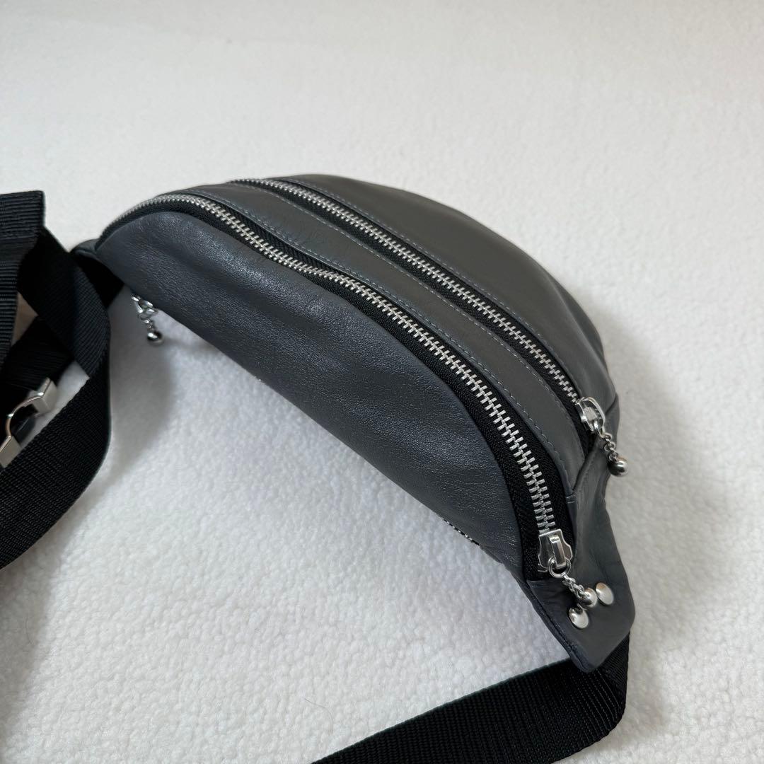 ROARS ORIGINAL グレー ボディバッグ　ほぼ未使用