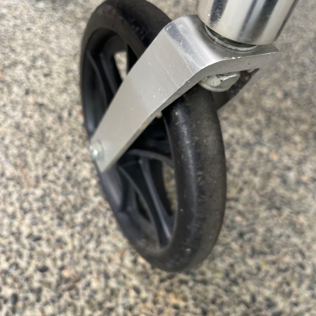 【送料込み】 カドクラ車椅子　折りたたみ式車椅子