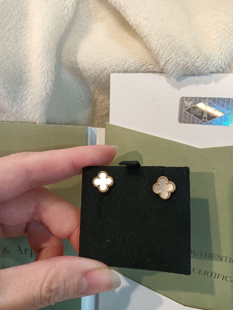 ヴァンクリーフ＆アーペルスウィート アルハンブラ マザーオブパール