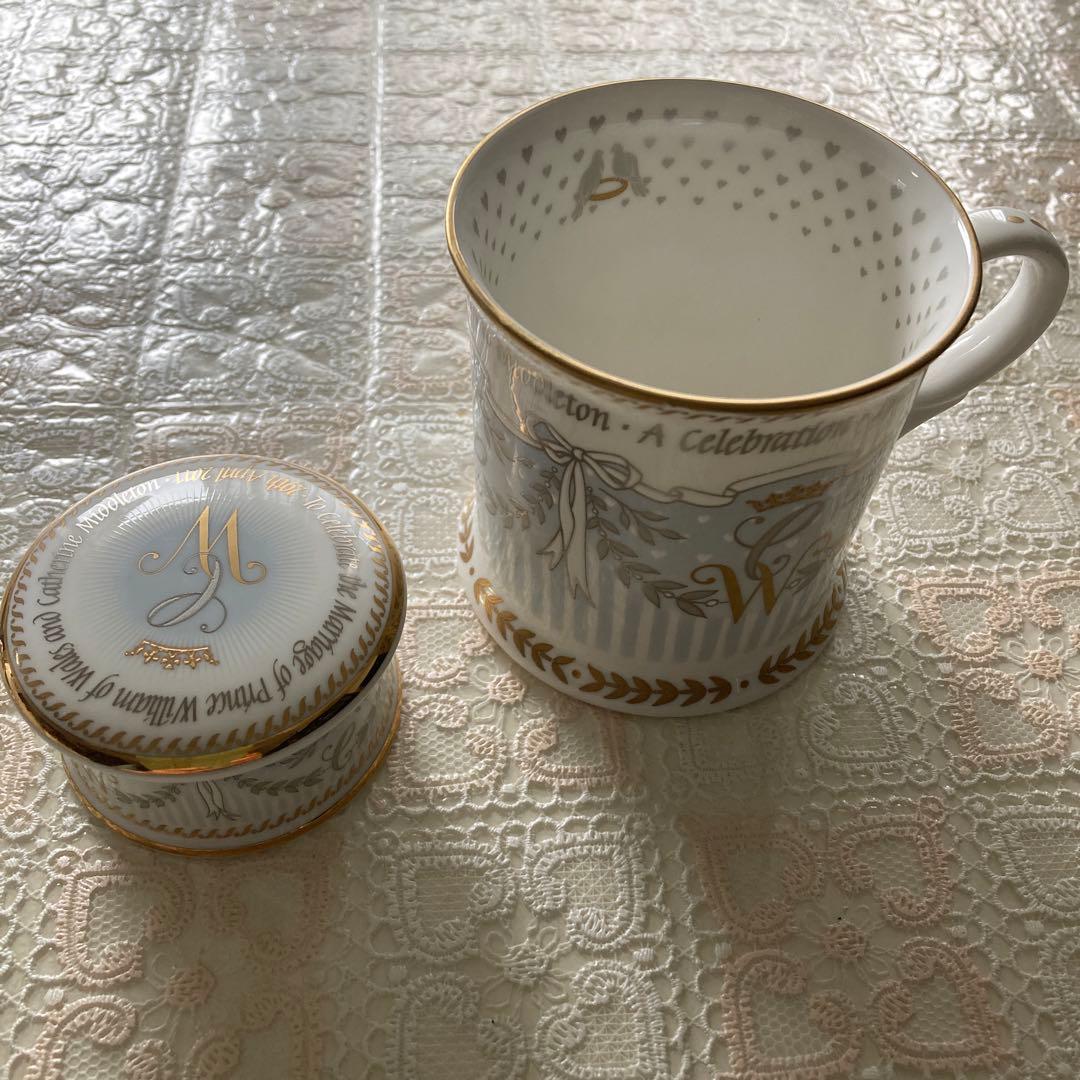 ロイヤルコレクションウィリアム王子とキャサリン妃の結婚記念のマグカップと小物入れ