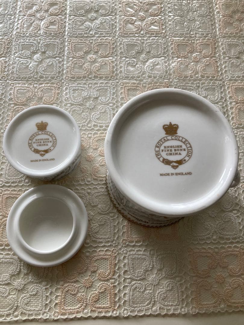 ロイヤルコレクションウィリアム王子とキャサリン妃の結婚記念のマグカップと小物入れ