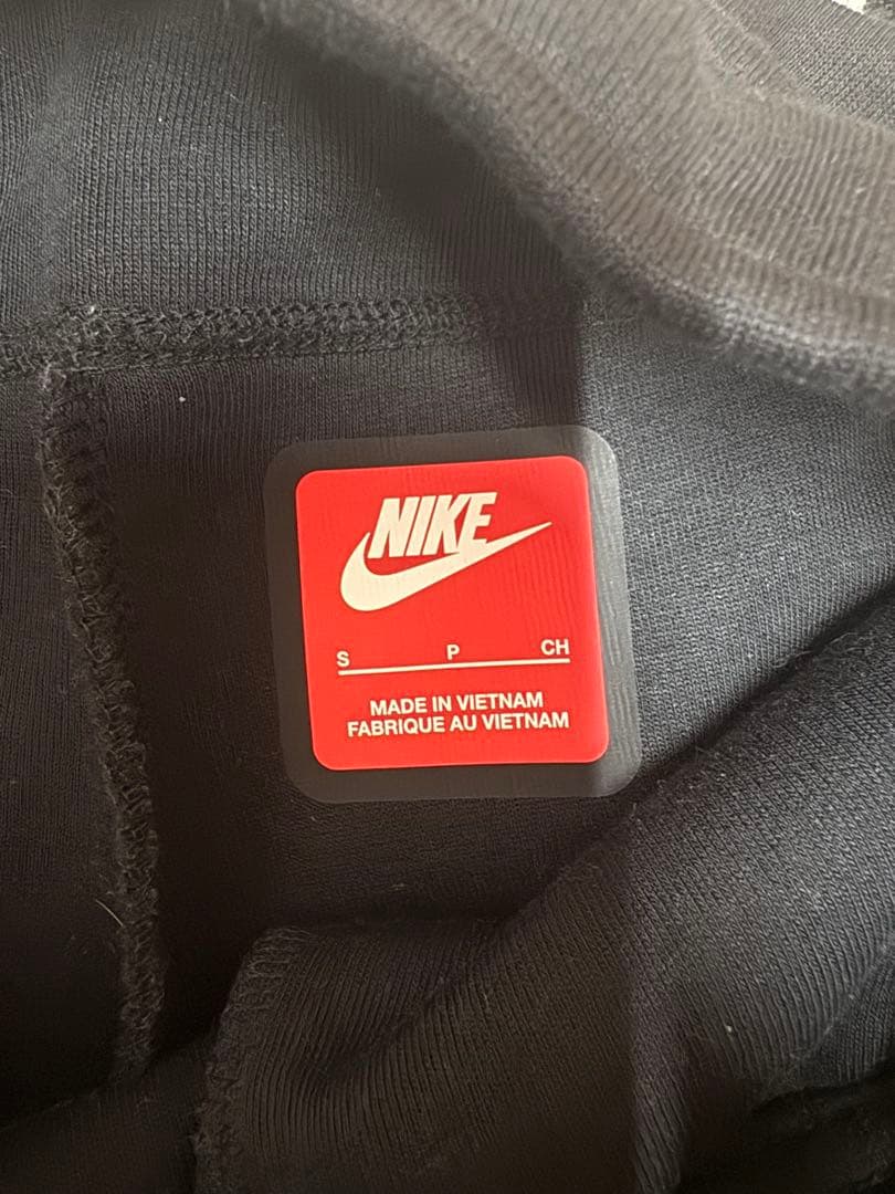 Nike 光るテックフリース　早い者勝ち‼️