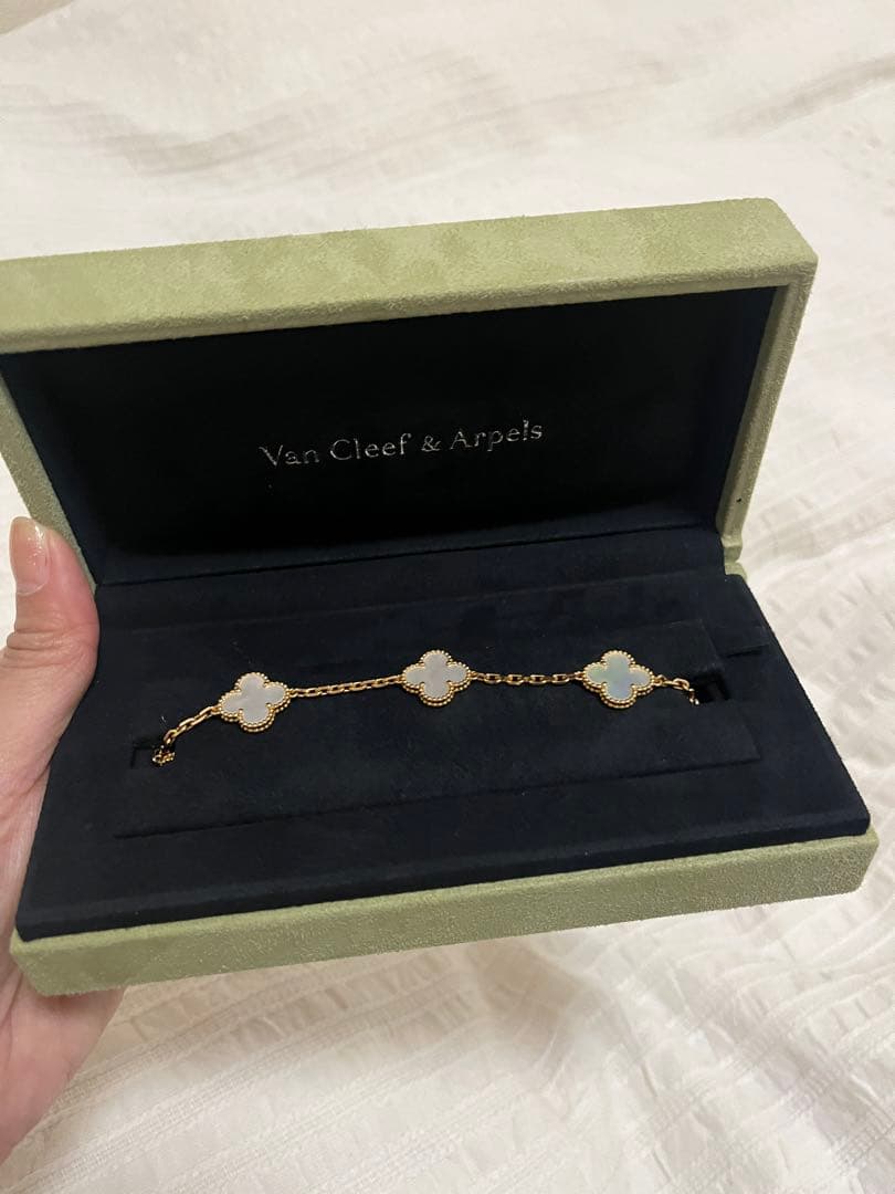 Van Cleef & Arpels クローバーブレスレット