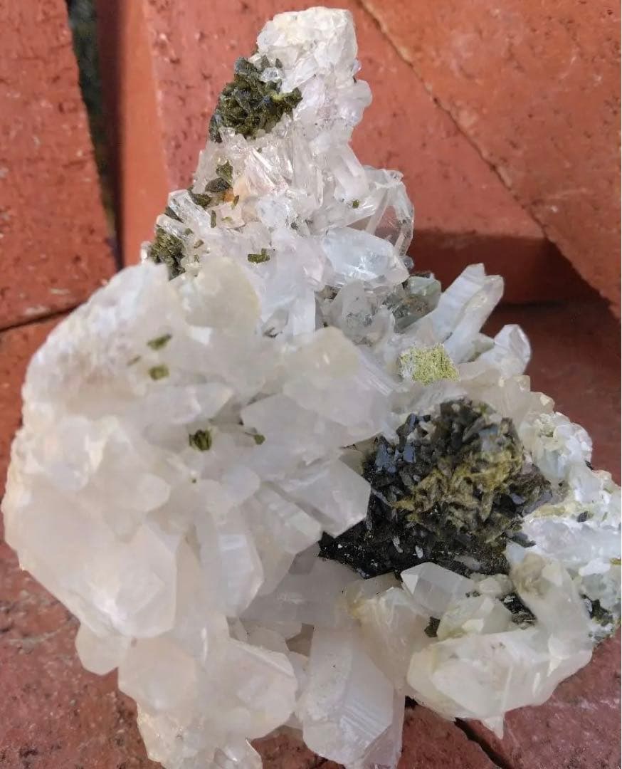 水晶 エピドート 共生クラスター900g　-mt500