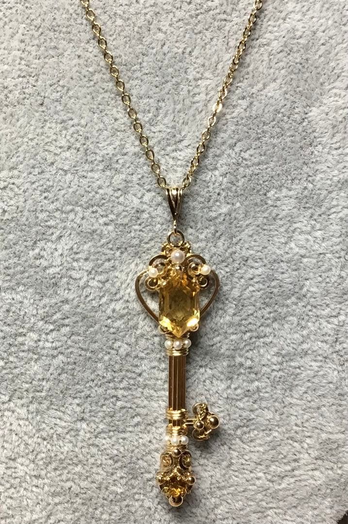 【未使用】天然石　鍵型ペンダント　シトリン　トルマリン　アコヤパール　淡水パール