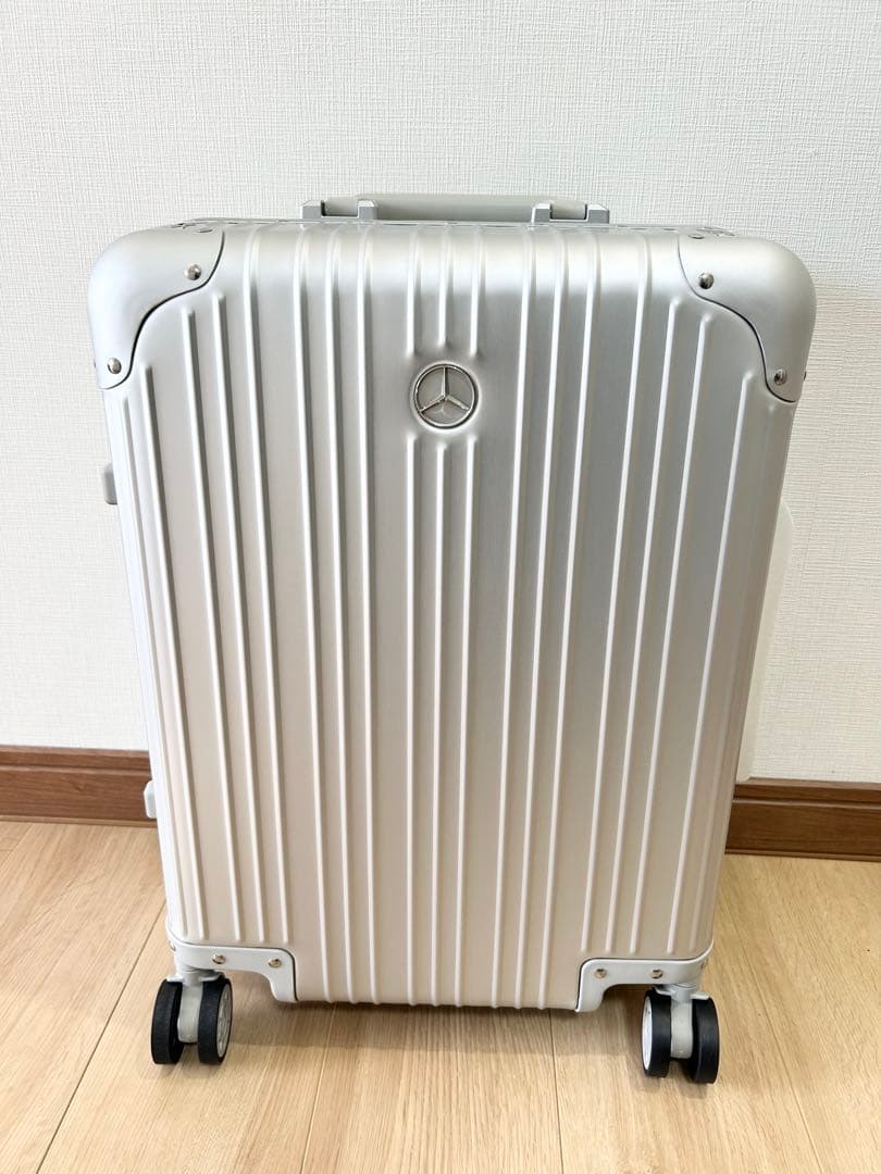 メルセデス・ベンツ シルバーキャリーケース