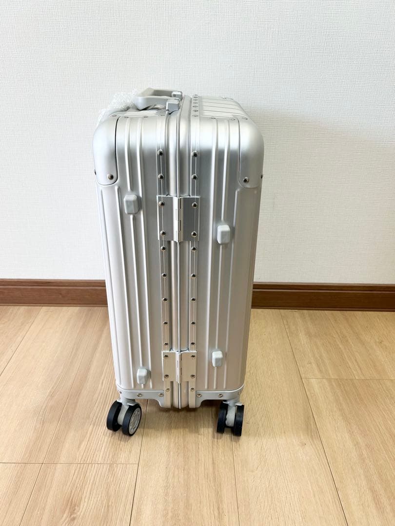 メルセデス・ベンツ シルバーキャリーケース