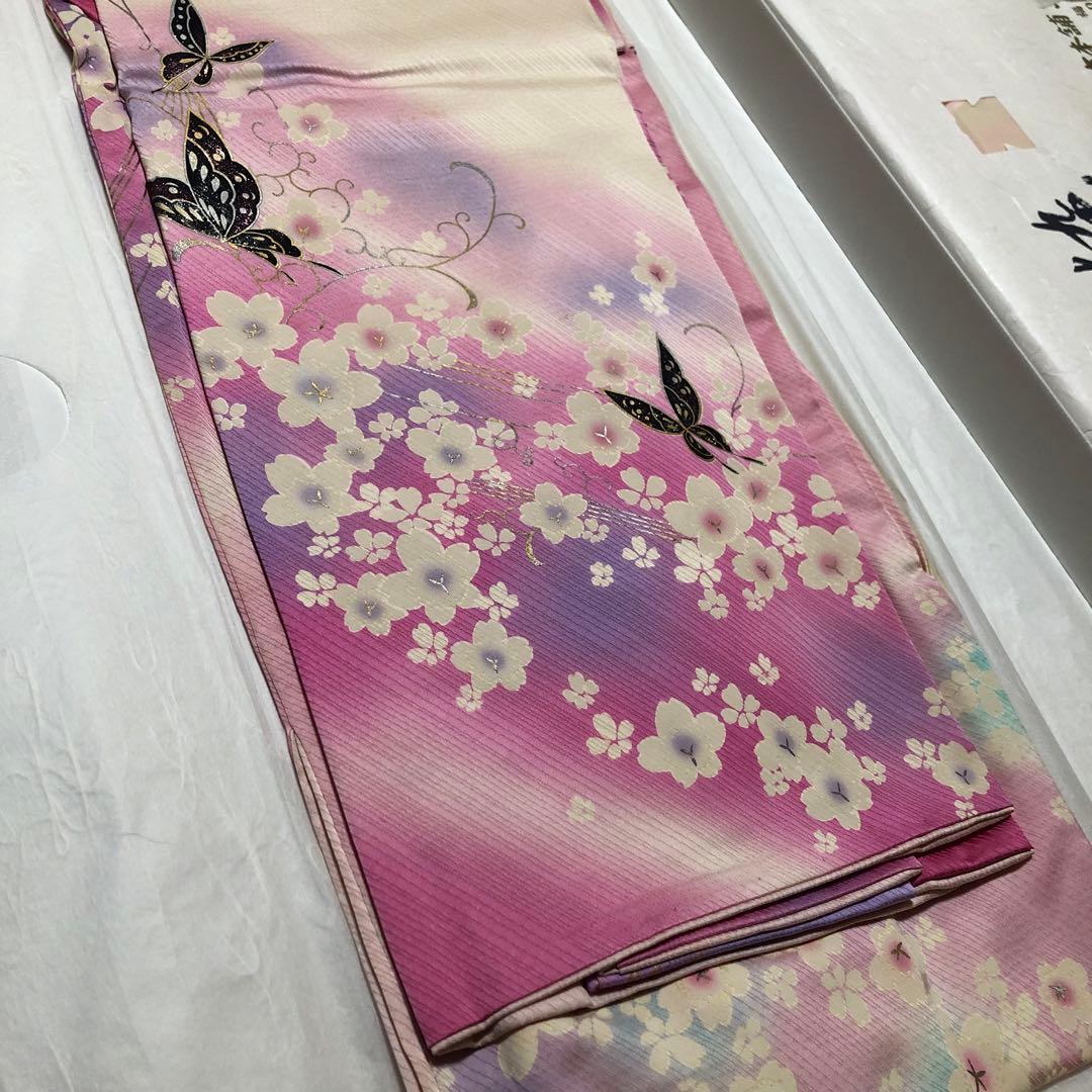桜と蝶の振袖 ピンク系
