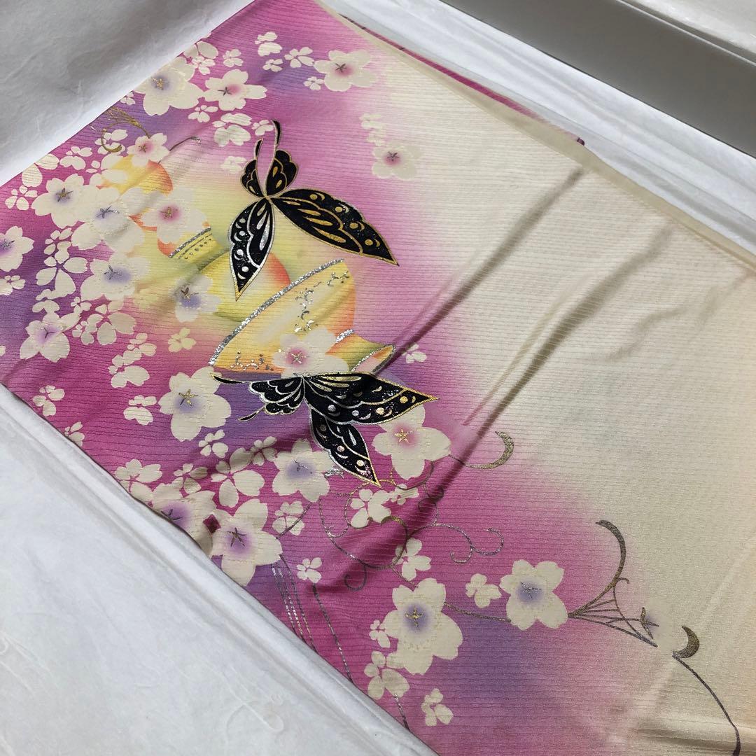 桜と蝶の振袖 ピンク系
