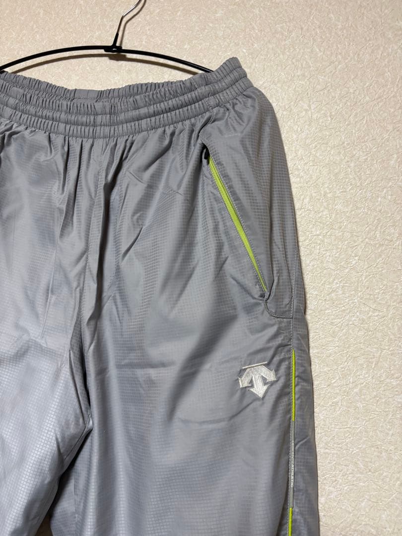 防寒裏地つき　ウインドブレーカー DESCENTE セットアップ　ジャージ　上下