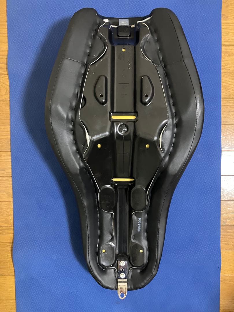 ハーレー　FXDL1580 ダイナ ローライダー 純正　シート