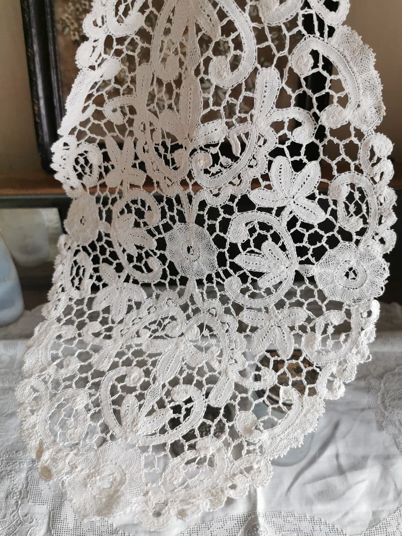 アンティークベルギー ブルージュ 草花紋様 ボビン編みリネンレースドイリー