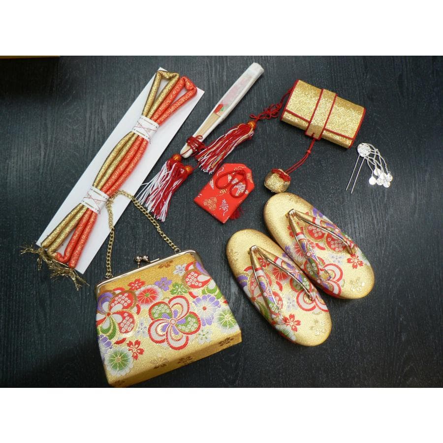 七五三、3歳用、Ｓサイズ祝帯ハコセコセット。01、金地に捻り梅柄。