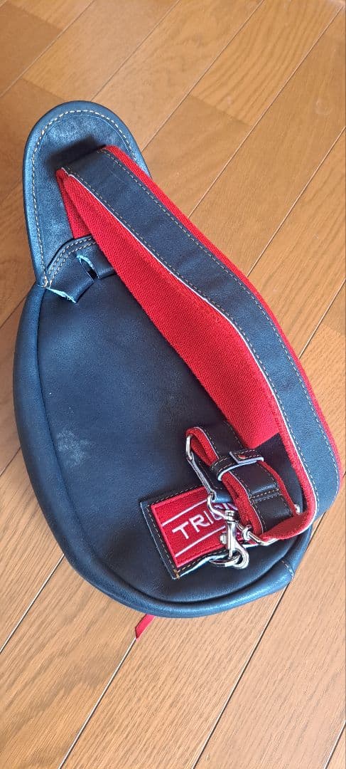 トライオン　グローブボディバッグ　レザー