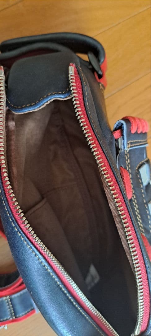 トライオン　グローブボディバッグ　レザー