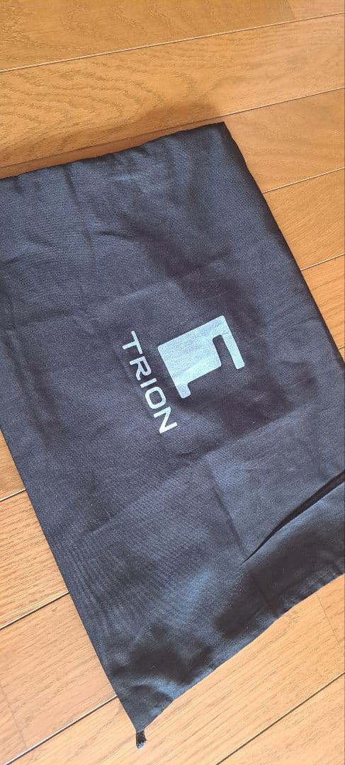 トライオン　グローブボディバッグ　レザー