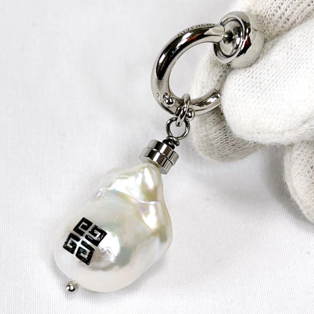 ジバンシー　givenchy 変形パール　ピアス　4G柄　ホワイト