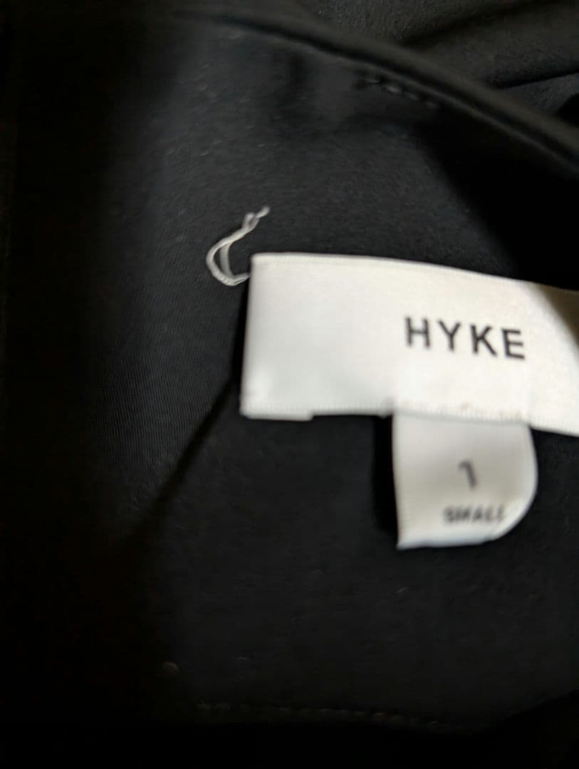お値引き交渉可　HYKE サテンノースリーブブラウス
