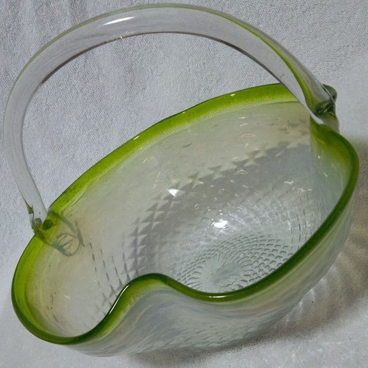 ガラス　食器　花器　緑色　緑　みどり　吹きガラス　鉢　色ガラス　グリーン