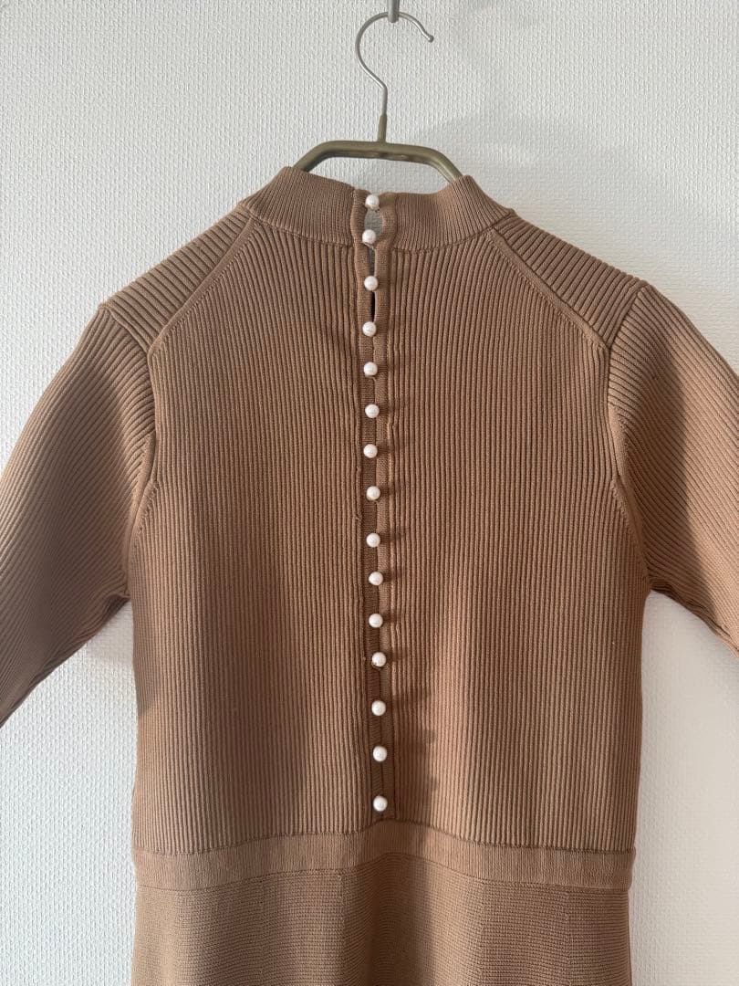 超美品SEVEN TEN by MIHOKAWAHITOバックパールニットドレス