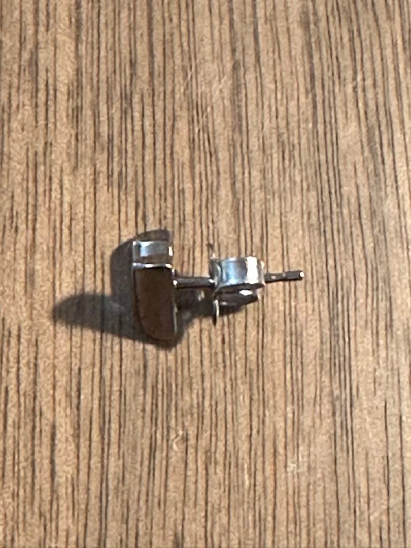 ルイヴィトン Louis Vuitton エセンシャル V ピアス シルバー片耳