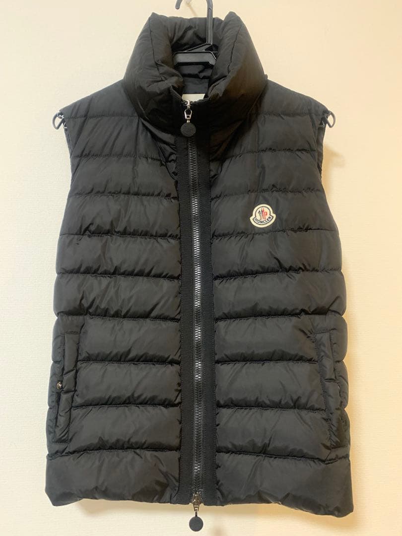 MONCLER ブラック ダウンベスト　本物 1