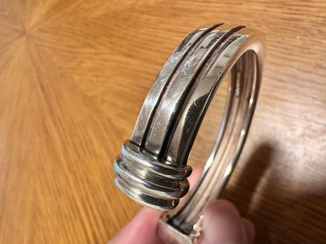 ティファニー　グルーブド　バングル