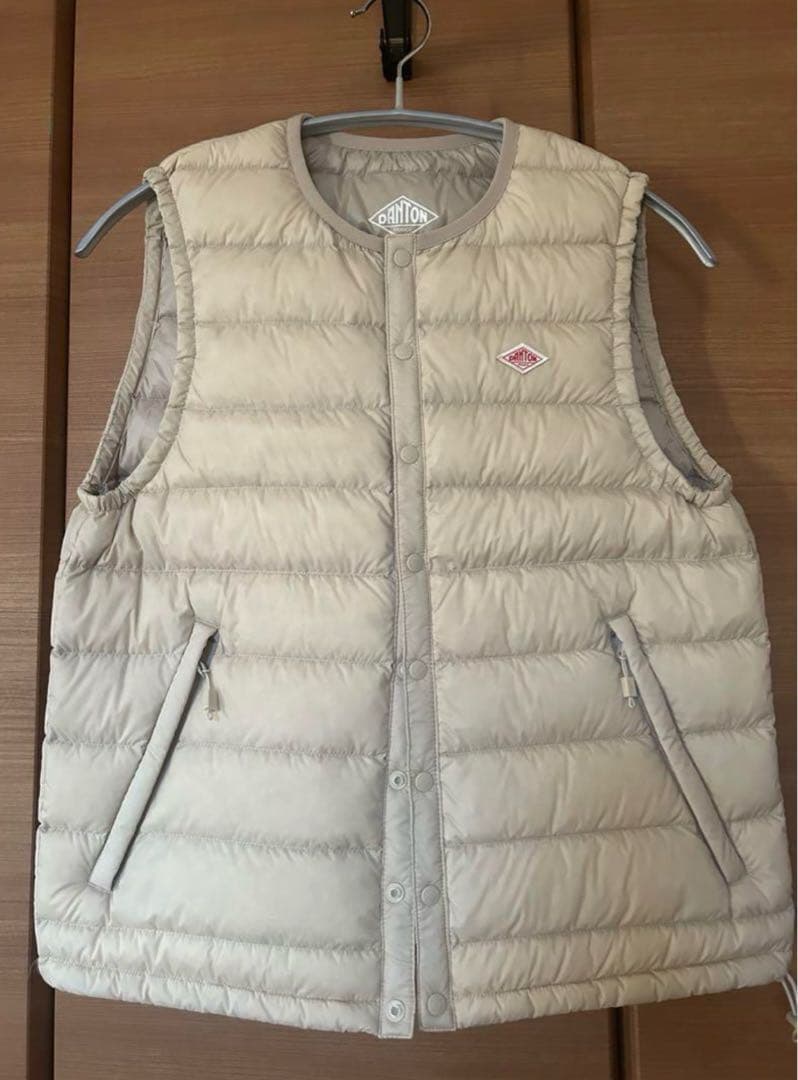 美品 DANTON ベージュ キルティングダウンベスト