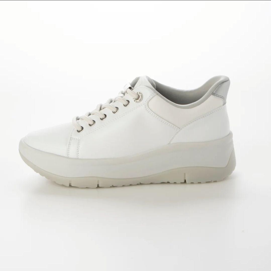 fitfit 新品23.5cm ◆撥水ハンズフリースニーカ(ホワイト)